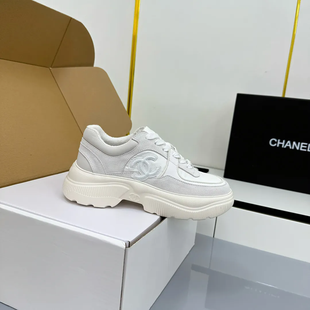 👟👟Ex-factory price 620👟👟 Chanel bread shoes ~ original calfskin panda shoes Chanel 25C latest hot style panda black and white sports shoes casual sneakers Xiaoxiang hot item classic black and white panda color coco girls must pay Fabric: original custom mixed sheepskin lining: original imported breathable mesh lining outsole: Original molded rubber + TPU combination Size: Women's 35-41